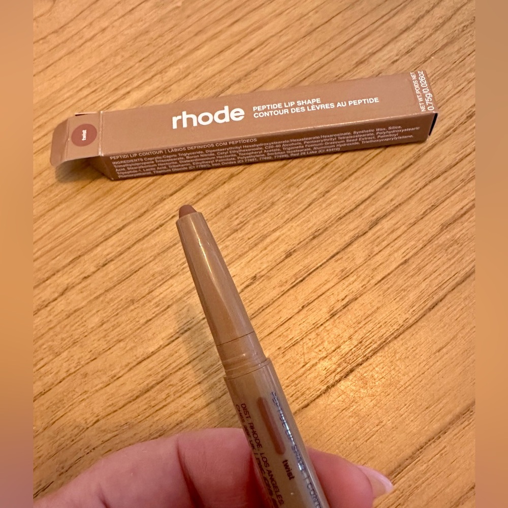 Rhode Peptide Lip Shape - The Contouring Lip Shaper in Twist